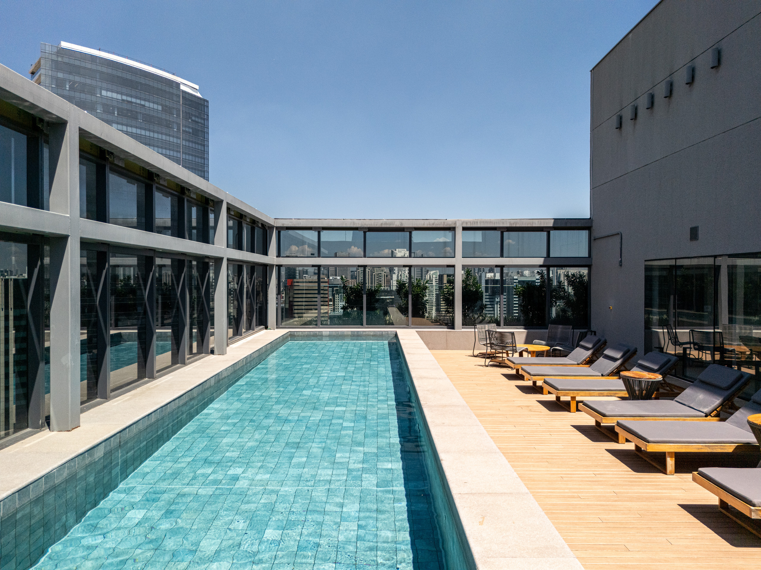 Foto real da Piscina na Cobertura da Torre Apartaments