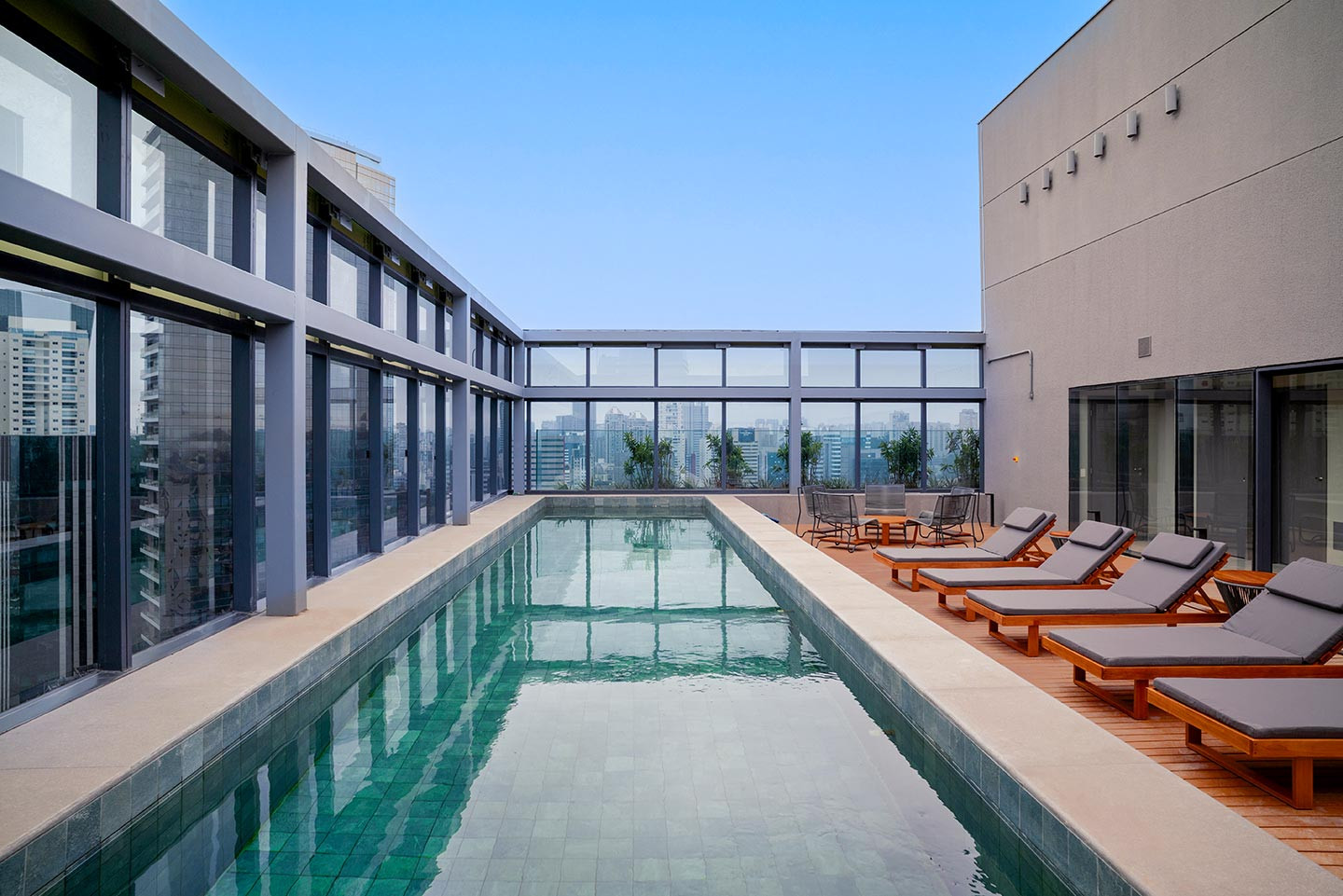 Piscina (Exclusivo studios e aptos de 1 dorm) - Torre Apartments